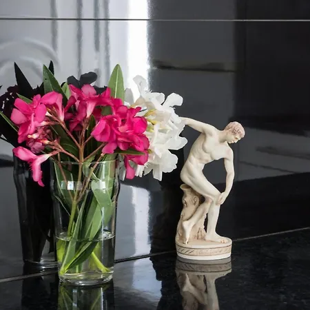 Jessica's & מלון דירות קאבוס