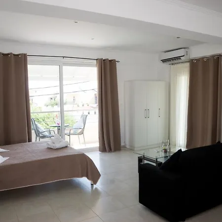 Apartmanhotel Jessica's & Kávosz